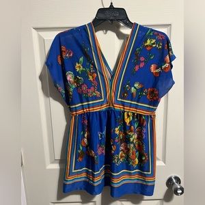 Size medium blue floral v neck top vintage look